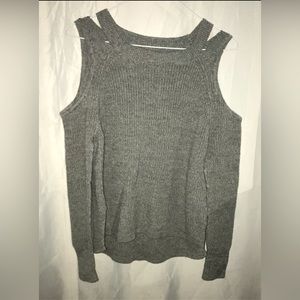 Very thick and comfortable knit shirt. Perfect for the end of this year.